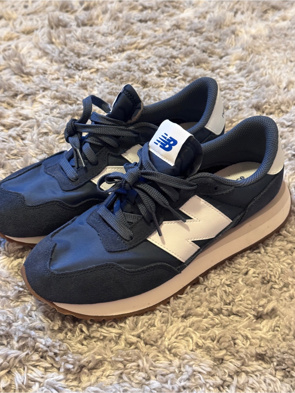 New Balance Sneakers Navy Men’s 6 Womens 7.5